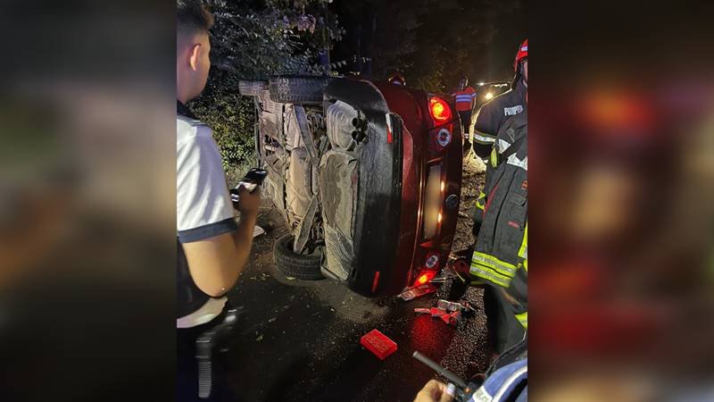 Un bărbat a ajuns la spital după ce s-a răsturnat cu mașina în sensul giratoriu de le Cumpăna