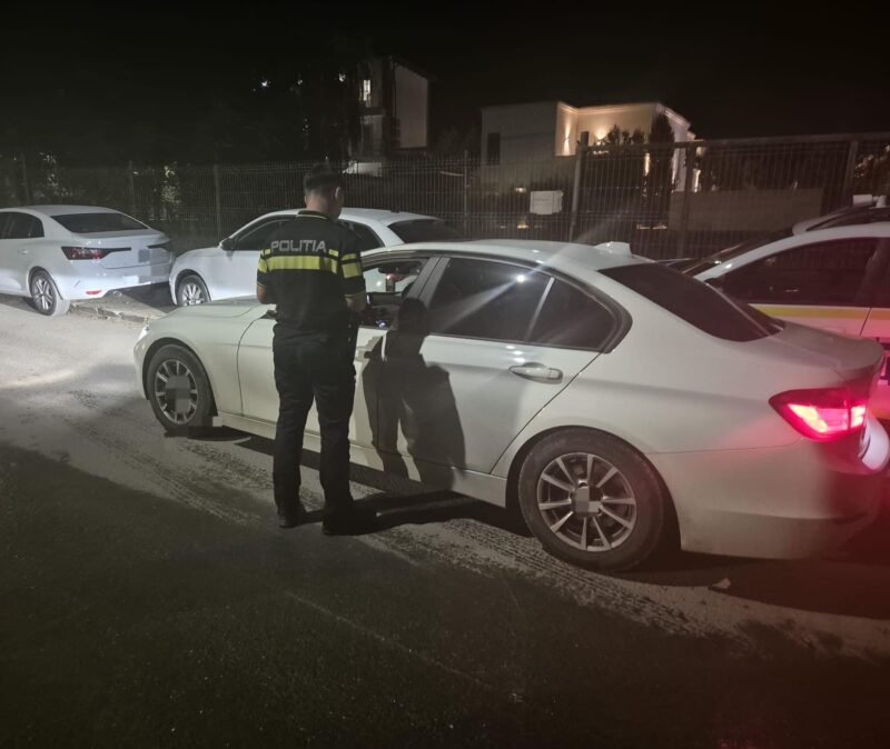 Acţiune a poliţiştilor în Vama Veche. Au fost legitimate peste 70 de persoane și au fost verificate 63 de vehicule.