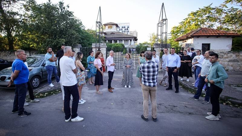 Elena Lasconi: „În vreme ce mii de români merg la Balcic să vadă cine a fost Regina Maria, Palatul ei de la Mamaia stă să cadă”