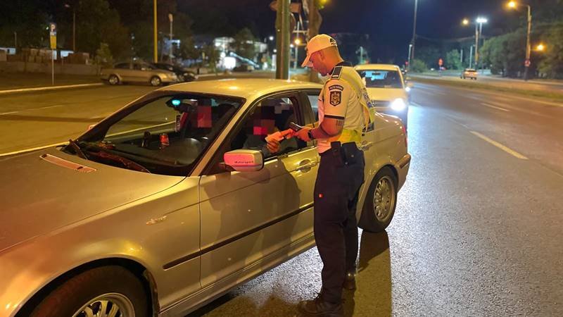 Acțiune a polițiștilor în Constanța: un bărbat, posibil drogat și fără permis, prins la volan – amenzi de 3.500 de lei