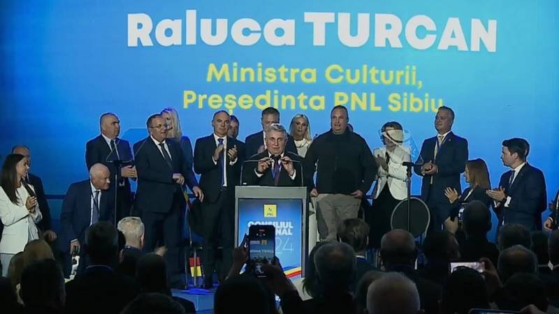 Ciucă a ajuns la Consiliul Național al PNL, care îi va valida candidatura la Președinție. Bode: „Bine ați venit, domnule președinte al PNL, viitor președinte al României, Nicolae Ionel Ciucă!”