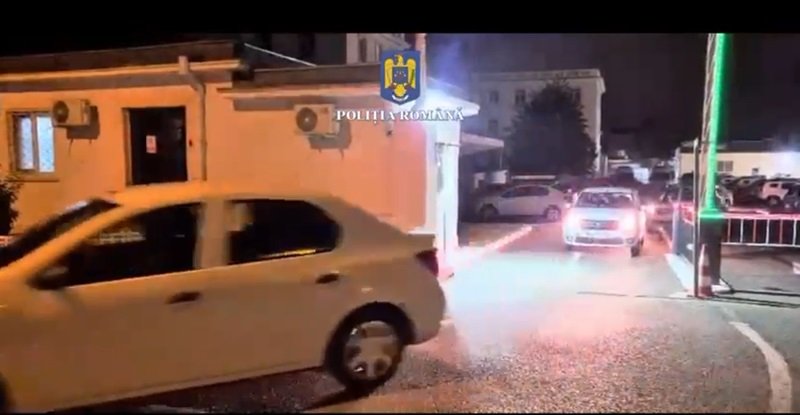 Peste 300 de percheziţii în toată ţara în această dimineaţă. Arme comandate online din afara României şi livrate prin curier