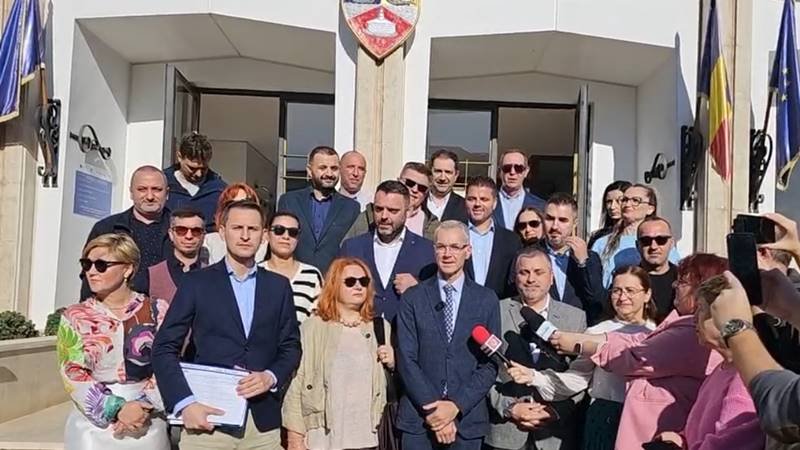 USR Constanța a depus lista pentru alegerile parlamentare. Stelian Ion: „Îi îndemn pe români să voteze singura opțiune care există astăzi împotriva acestui monstru, PSD”