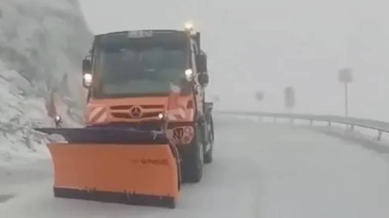 Circulația pe un tronson din Transalpina se închide de astăzi, din cauza ninsorii