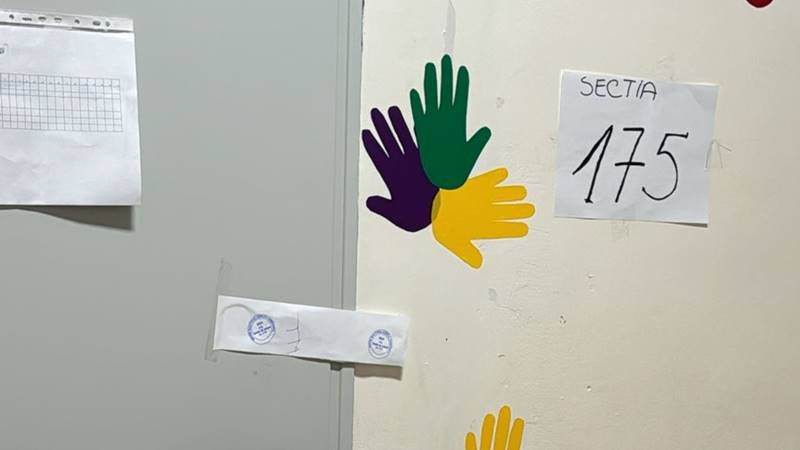Eroare tehnică la o secție de votare din Constanța. Un bărbat a vurt să voteze, dar în sistem apărea că a votat deja