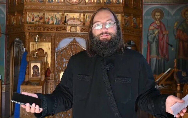 Preotul Dan Damaschin , despre tradiţia de a nu spăla de Bobotează: „Se referă la haine, nu la oameni. La mine în biserică, dacă mirosiți urât, nu aveți ce căuta”