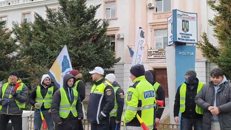 Polițiștii protestează din nou în fața IPJ Constanța față de măsurile din Ordonanța trenuleț: „Motivul principal este scăderea drastică a veniturilor”