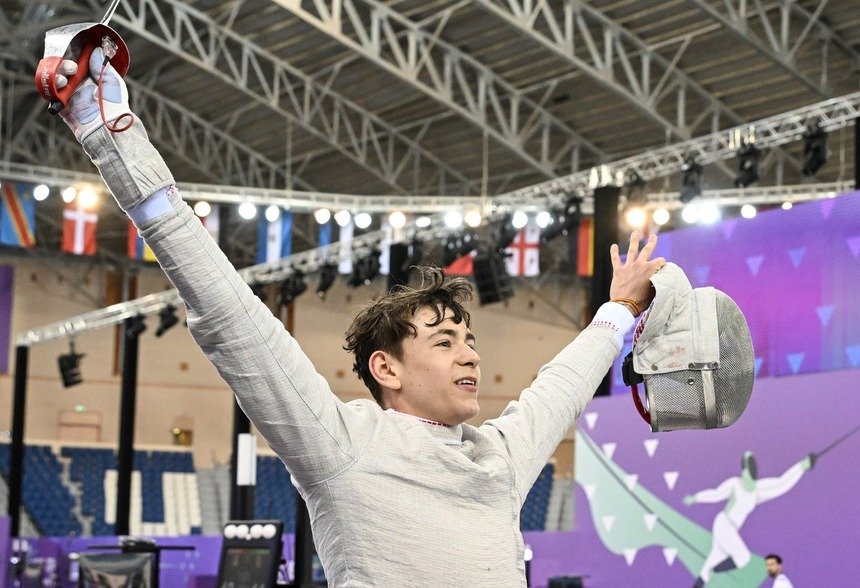 România strălucește din nou pe scena internațională a sportului. Vlad Covaliu – medalie de aur la Cupa Mondială de sabie pentru juniori