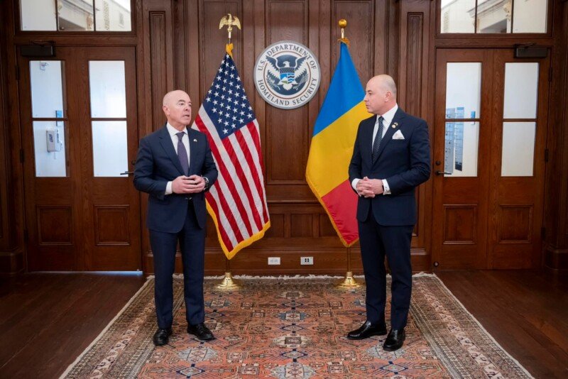 Americanul care a contribuit la eliminarea vizelor pentru SUA este fiul unei românce. „Singurele cuvinte pe care le-am învățat în copilărie în română sunt: Te iubesc”