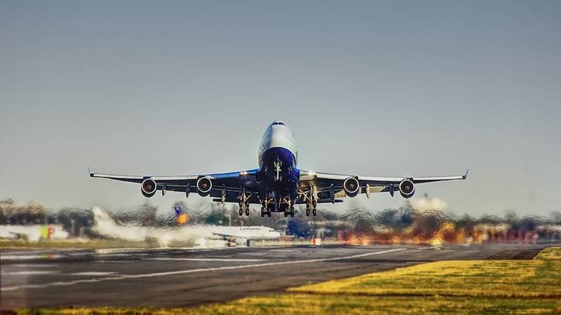 Atenționare de călătorie în Marea Britanie transmisă de MAE. Perturbări ale curselor aeriene pe aeroporturile din Liverpool și Manchester