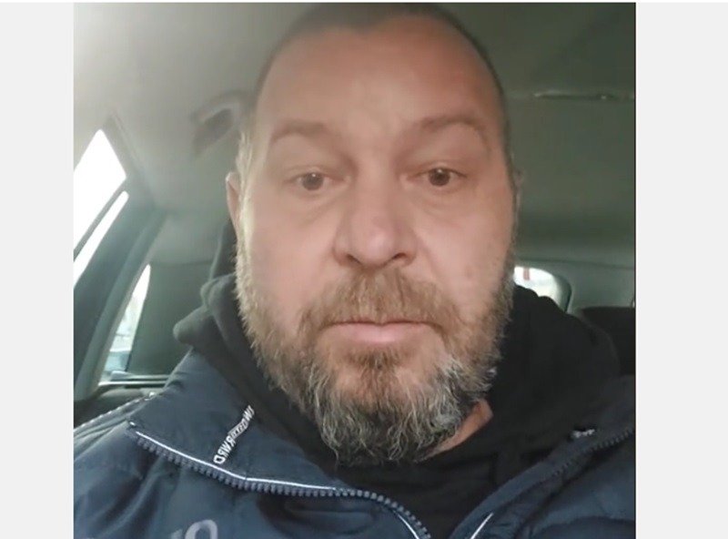 Un bărbat a anunţat pe Facebook că vine din Viena în România pentru că „aşa nu se mai poate” – poliţiştii de frontieră i-au găsit un cuţit în bagaje