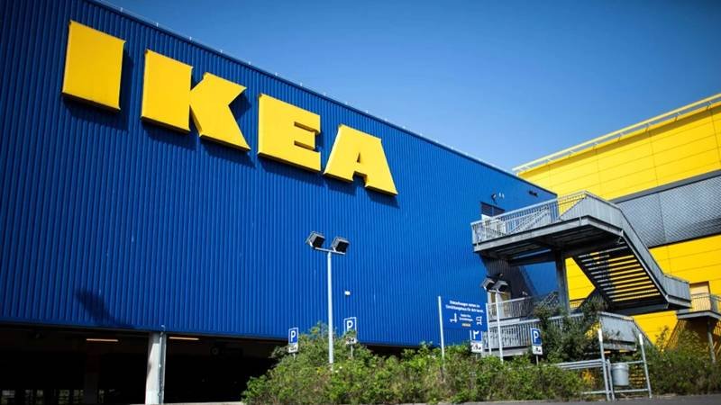 IKEA retrage ghirlande luminoase și lămpi cu LED-uri pentru exterior din cauza riscului de electrocutare