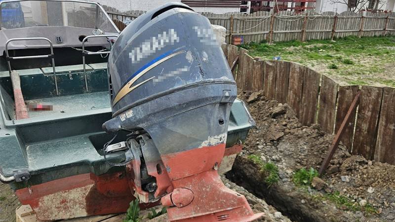 (FOTO) Motor de barcă căutat de autoritățile din Suedia, depistat de către polițiștii de frontieră în zona localității Crișan