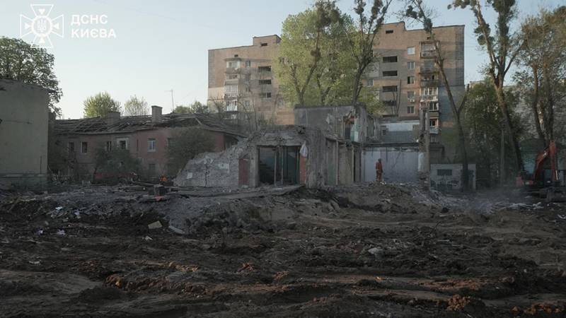 Zelenski dezvăluie că racheta balistică nord-coreeană care a ucis 12 persoane la Kiev avea componente de fabricație americană