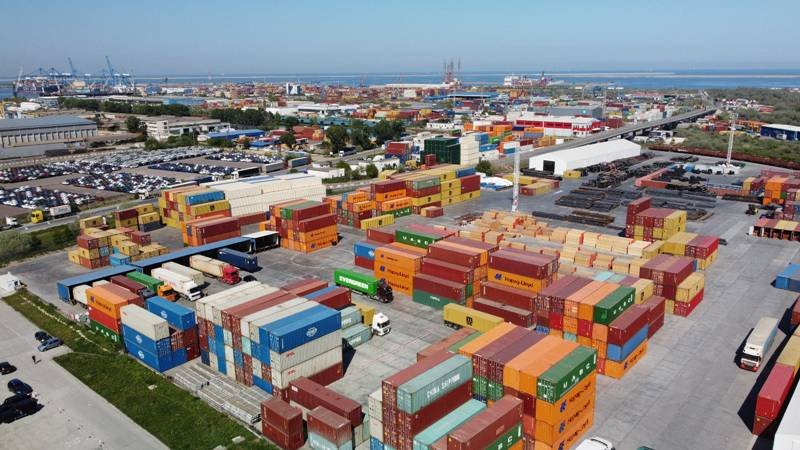 Cartușe de vânătoare, descoperite de polițiștii de frontieră într-un container sosit în Portul Constanța