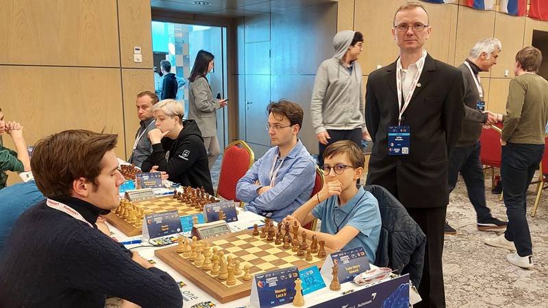 La doar 14 ani, Henry Tudor de la CSM Constanța strălucește printre marii maeștri ai șahului internațional: evoluție excepțională la Grand Prix București 2025