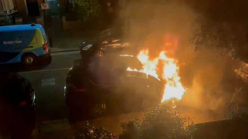 Un român este cel de-al doilea acuzat în cazul incendierii casei și mașinii premierului britanic Keir Starmer