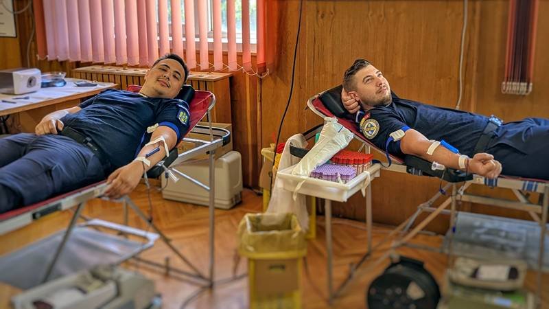 (FOTO) Zeci de jandarmi constănțeni au donat sânge: „Îi încurajăm pe toți cetățenii să se alăture acestui demers. O singură donare poate salva până la trei vieți”