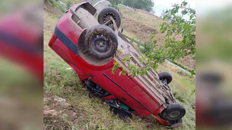 O mașină s-a răsturnat între Tichilești și Topalu: trei adulți și doi copii, între care unul de 8 luni, au ajuns la spital