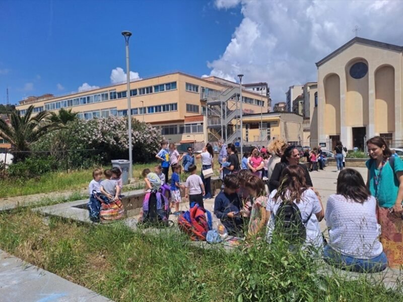 Cutremur aproape de Napoli, resimţit în centrul istoric al oraşului. Locuitori au ieşit în stradă, circulaţia a fost suspendată pe două linii de metrou