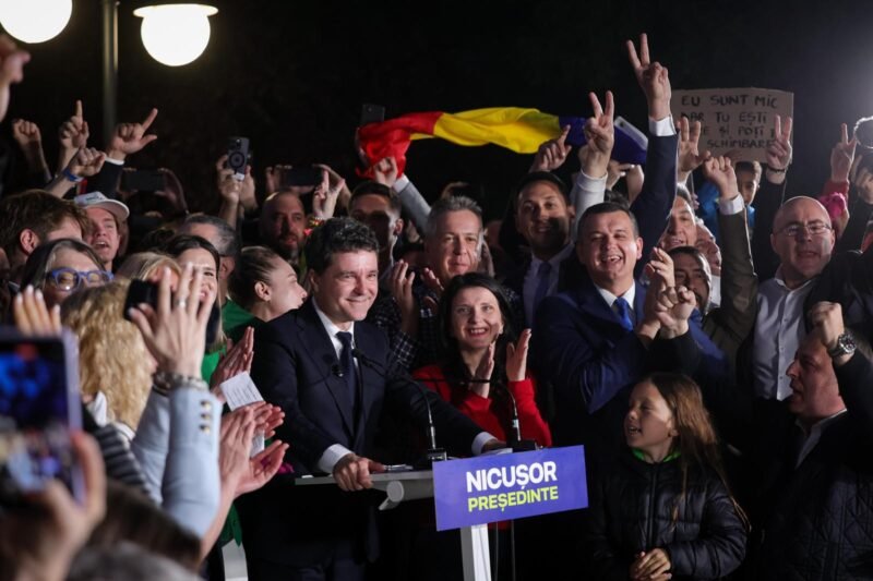 ALEGERI PREZIDENȚIALE, turul II. Nicuşor Dan, după exit-poll-uri: Este sarcina noastră a tuturor să luptăm pentru o singură Românie, nu pentru două Românii