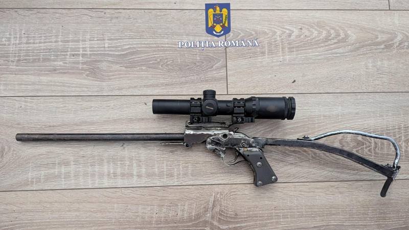 (FOTO) Percheziții în județul Constanța la cinci bărbați care dețineau ilegal arme letale și practicau braconajul