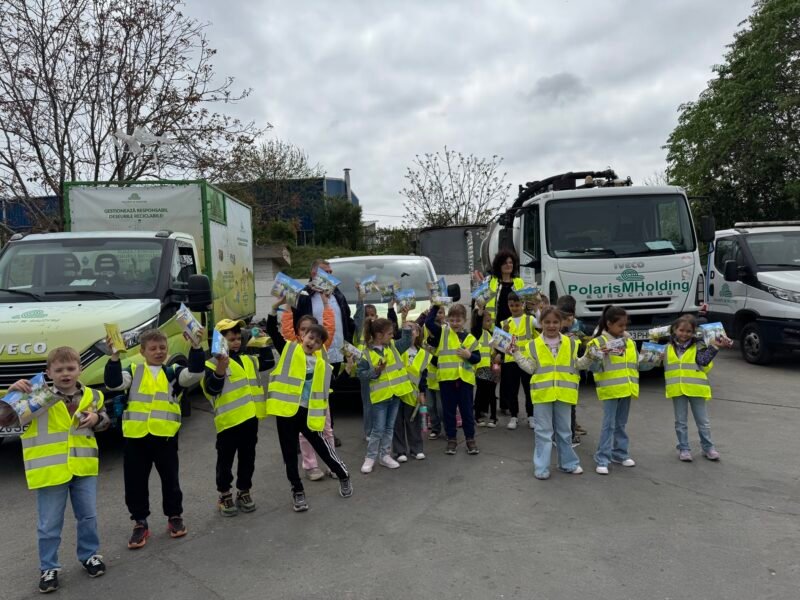 Micii „Cercetași” învață reciclarea la sursă: elevii Școlii „Gheorghe Țițeica” au vizitat stația de sortare a deșeurilor Polaris