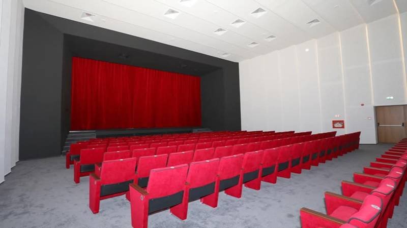 Despre teatrul zugrăvit în alb și alte forme subtile de provincialism