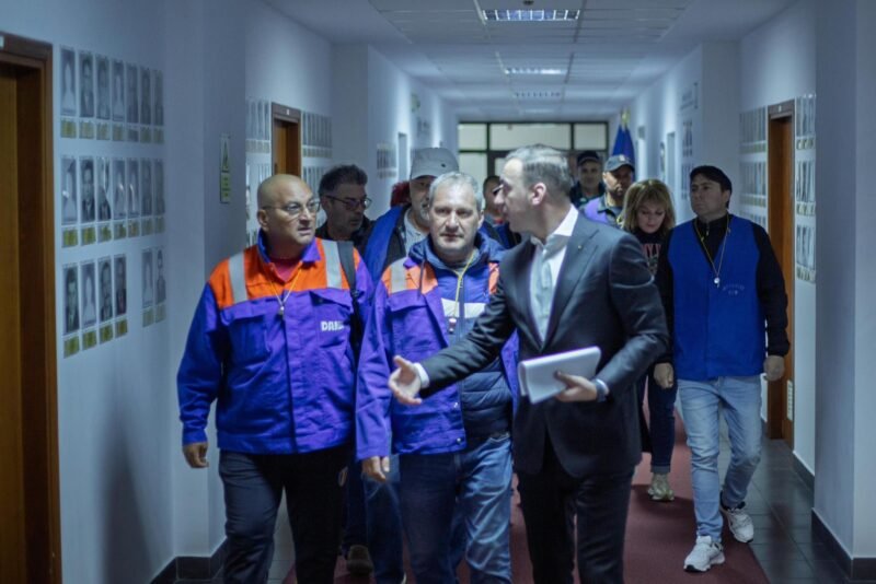 Ministrul Economiei, după dialogul cu sindicaliştii de la Şantierul Naval Mangalia: Peste 800 de angajaţi activi vor primi salariile restante în două tranşe
