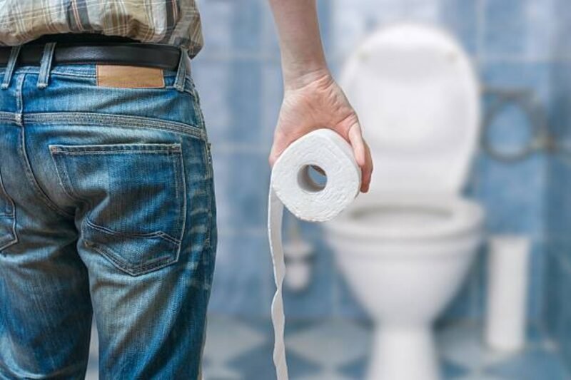 Un primar a amenințat că va tăia hârtia igienică și microbuzul școlar pentru că elevii nu învață