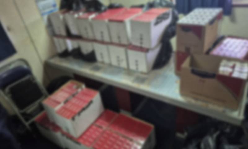 (FOTO/VIDEO) Peste 100.000 de țigarete de contrabandă, descoperite într-un tanc de apă al unei nave, în Portul Constanța