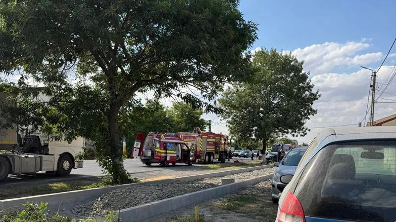 Accident grav între o mașină și o autoutilitară, la ieșire din Murfatlar: o persoană este inconștientă