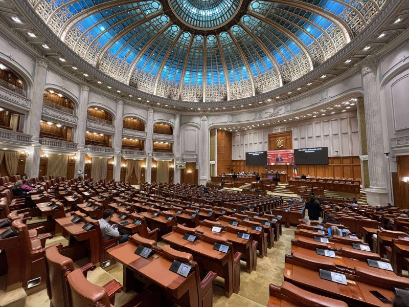 Moţiunea de cenzură împotriva Guvernului Bolojan a picat
