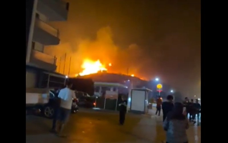 Incendii de vegetație de proporții în Turcia: Zeci de mii de persoane evacuate, sute de case arse