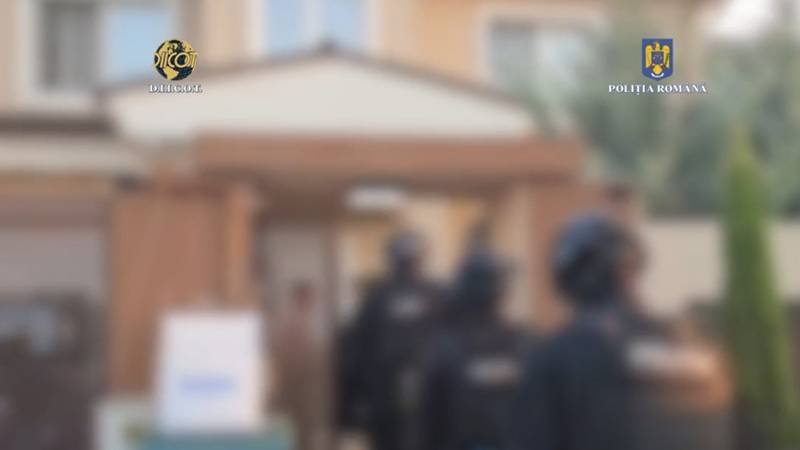 (FOTO/VIDEO) Operațiunea „Fabrica de moșteniri”. Testamente falsificate și case furate de la bătrâni vulnerabili: notari și executori judecătorești reținuți la Constanța