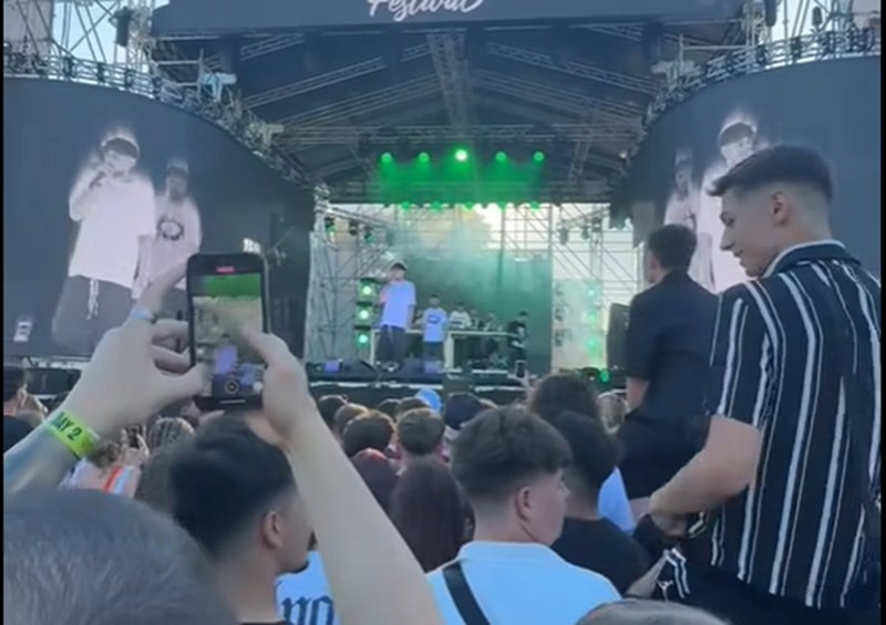 Mesajul unei mame din Constanța după festivalul de la Costinești: Am fost tânără, dar nu proastă! Noi aveam rușine, voi plătiți ca să fiți înjurați și umiliți