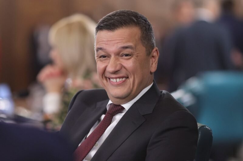 Cenușa tătucului și ghearele politicienilor fără scrupule