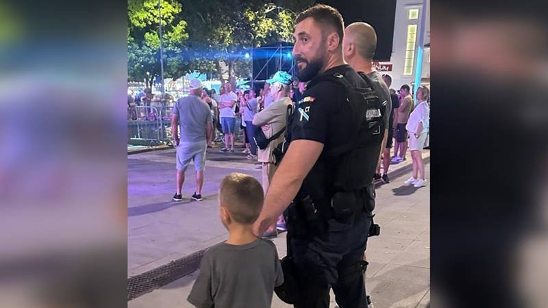 Copil în vârstă de 6 ani rătăcit la concertele din Piațeta Casino-Mamaia, găsit rapid de jandarmi și readus în siguranță familiei
