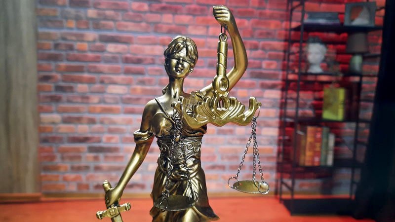 Justiția românească: între litera rece a legii și umanitatea pierdută
