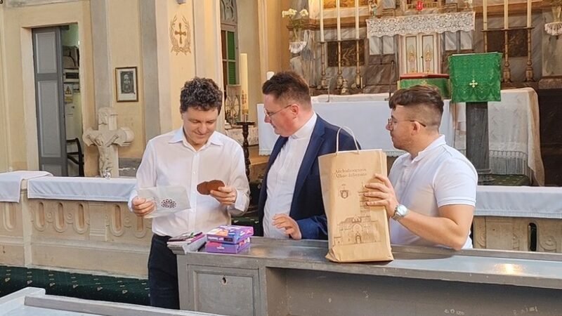 Nicuşor Dan, din nou la Roşia Montană: Am mâncat compoturi, am băut lapte muls direct de la vacă!