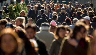oameni-strada-shutterstock