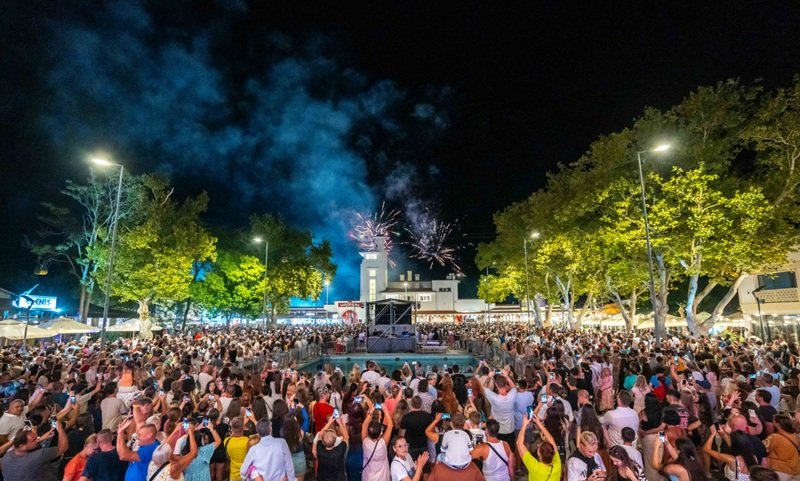 Nopți magice la Mamaia, în Minivacanța de Sfânta Maria! Distracția continuă și în weekend-ul următor