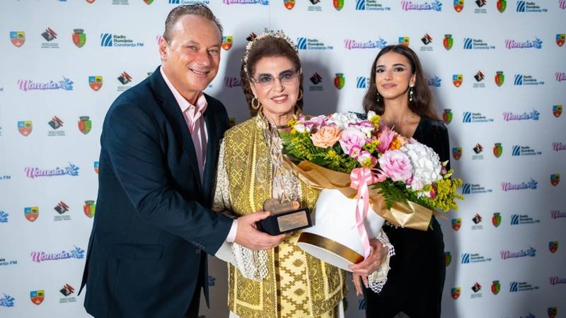 Final spectaculos la Festivalul Național al Cântecului și Dansului Popular Românesc „Mamaia” 2025! Irina Loghin a primit Trofeul „Mamaia Nostalgia”