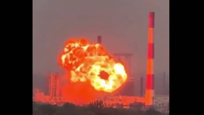 Ucraina anunță că a lovit o rafinărie de petrol și un aerodrom militar în Rusia