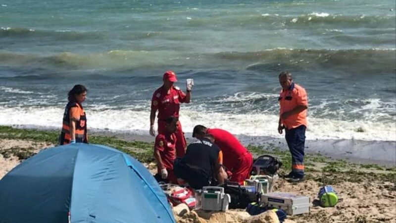 Alertă pe plaja din Mamaia Nord. Un bărbat este resuscitat după ce a fost scos din mare de salvamari