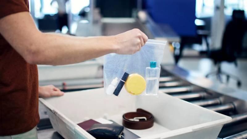 Primul aeroport din România care elimină limita lichidelor din bagajul de mână