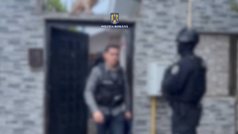 (VIDEO) CONSTANȚA. Percheziții la un bărbat care ar fi furat bani și o cameră video din trei autoturisme parcate: prejudiciu de 93.000 de lei