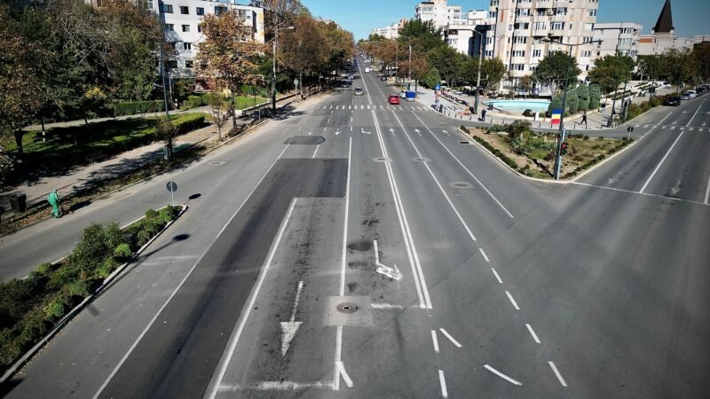 Încep lucrările de frezare a carosabilului pe bulevardul Tomis! Restricții totale ale traficului rutier