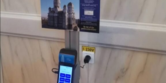 Cutia milei este istorie! POS-uri instalate în Catedrala Mântuirii Neamului, inclusiv în altar