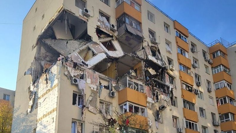 (VIDEO) Explozie puternică într-un bloc din București: trei persoane au murit și 17 au fost rănite – a fost activat Planul Roșu de Intervenție